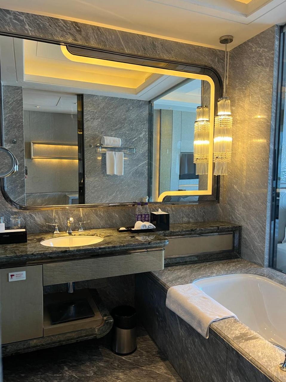 Pullman Yantai Center Hotel Bagian luar foto