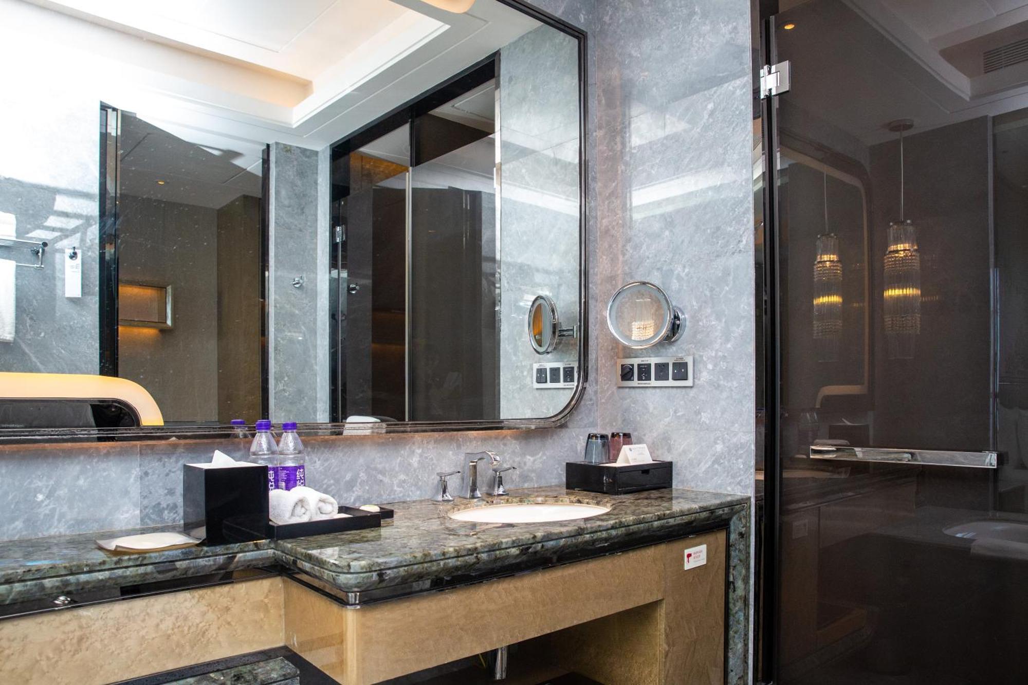 Pullman Yantai Center Hotel Bagian luar foto