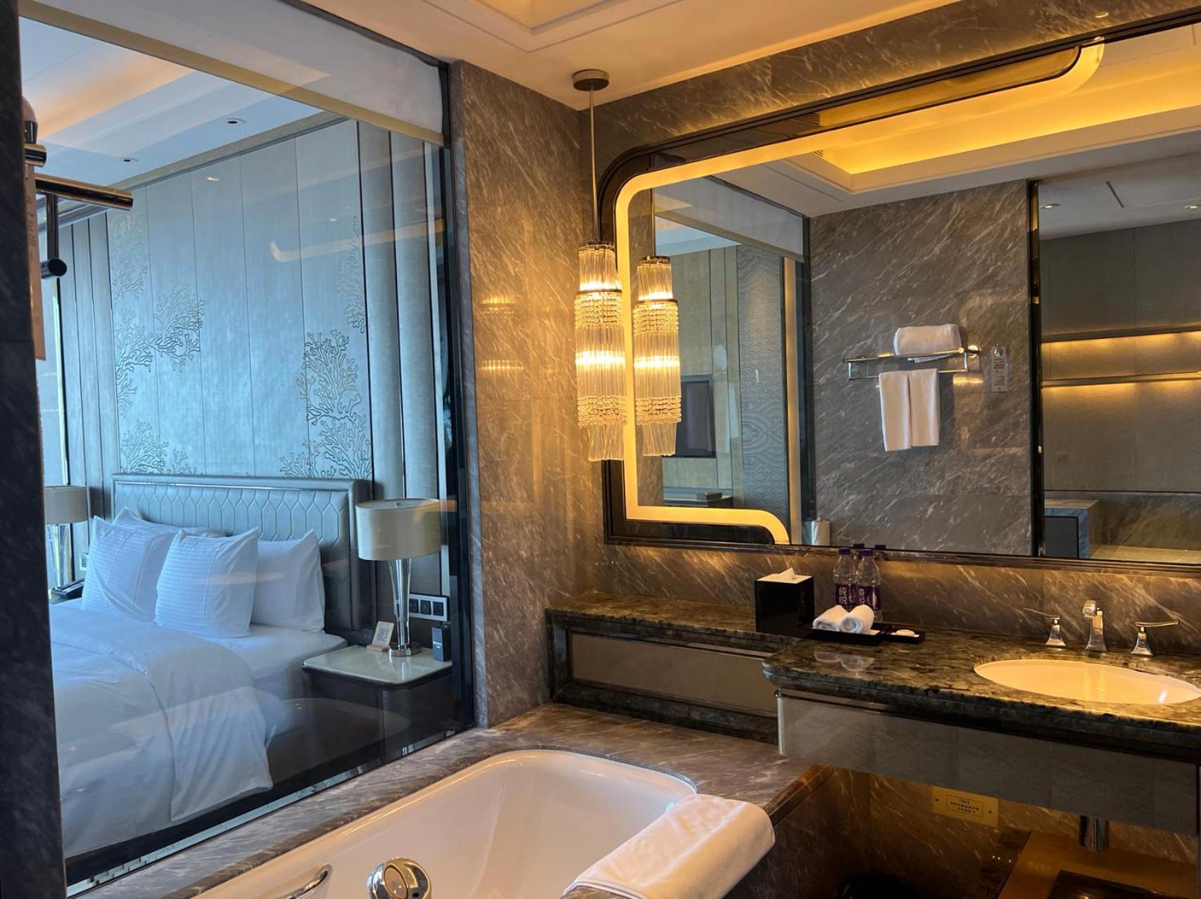 Pullman Yantai Center Hotel Bagian luar foto